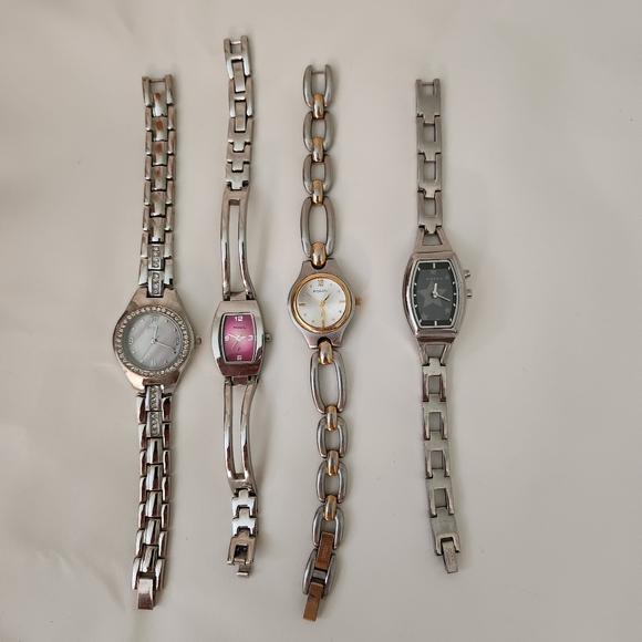 Fossil Accessories - Fossil 3 of em and 1 Folio wrist watches